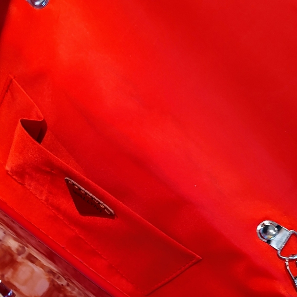 Wallyn's Red patent evening bag with silver stoned removable chain. NWT 9"X6" - Picture 10 of 16